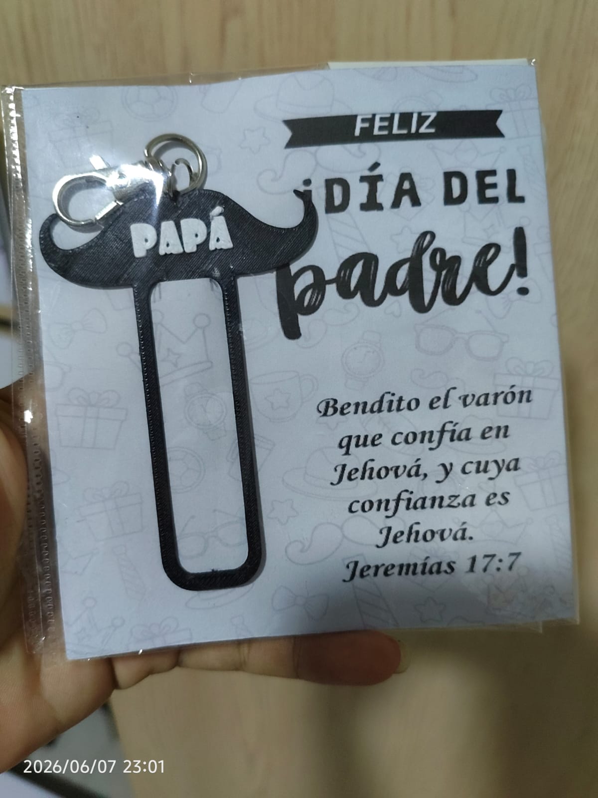 Separador con figura y texto, foto 2